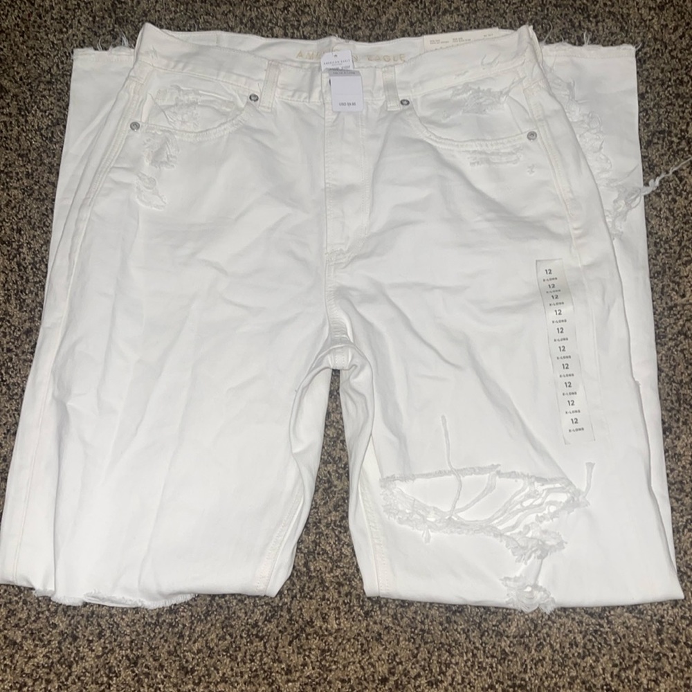 American Eagle White Mom Jeans. Size 12 Tall